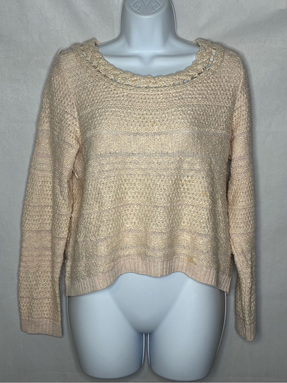 GUC Moth Cream Knit Pullover Sweater - Classic Comfort - size Medium